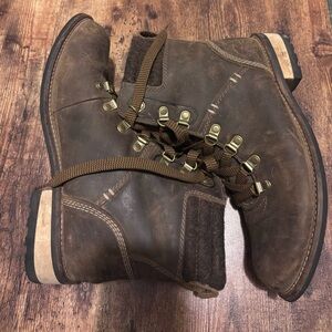 Hiking Boots. Kodiak Women's Surrey Waterproof. Size 8